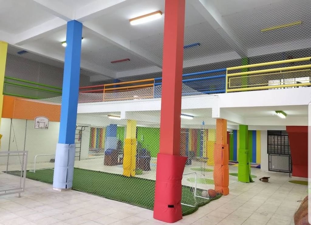 Rede de proteção instalada em playground de condomínio